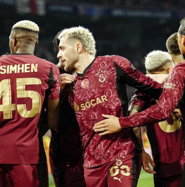 galatasaray-amsterdamda-sov-yapti-osimhenden-tarihi-hat-trick.jpg